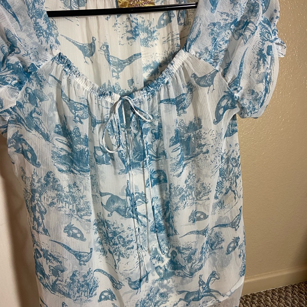 Vera Wang light weight blouse